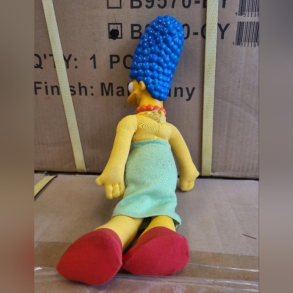 Marge Simpson from The Simpsons 1990's doll - Picture 2 of 3